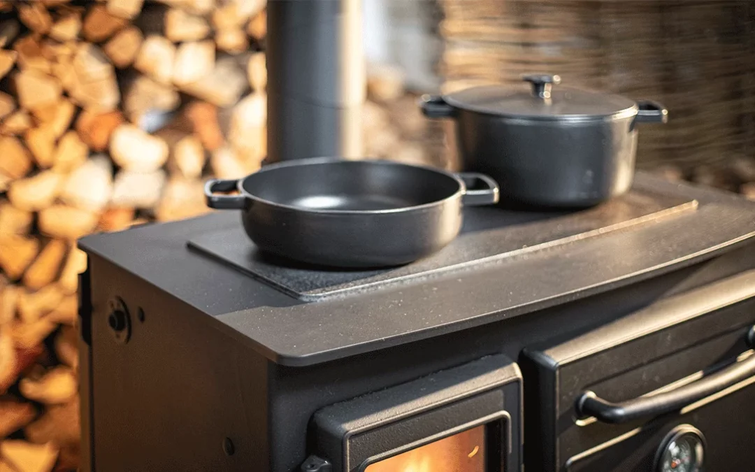 Poêle à bois pour cuisiner : guide pratique pour chauffer et cuire avec une cuisinière à bois
